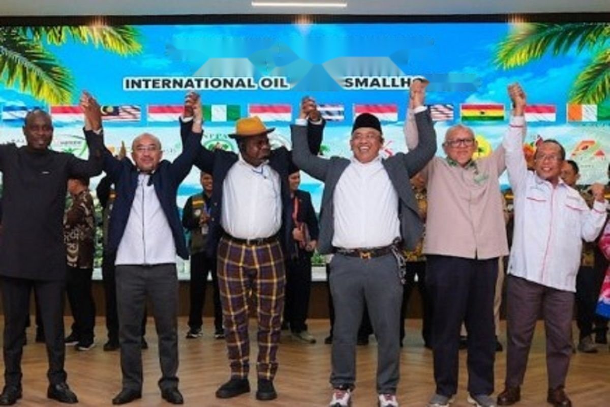 Mandat Global untuk Gulat, Sawit Indonesia Pimpin Petani Dunia