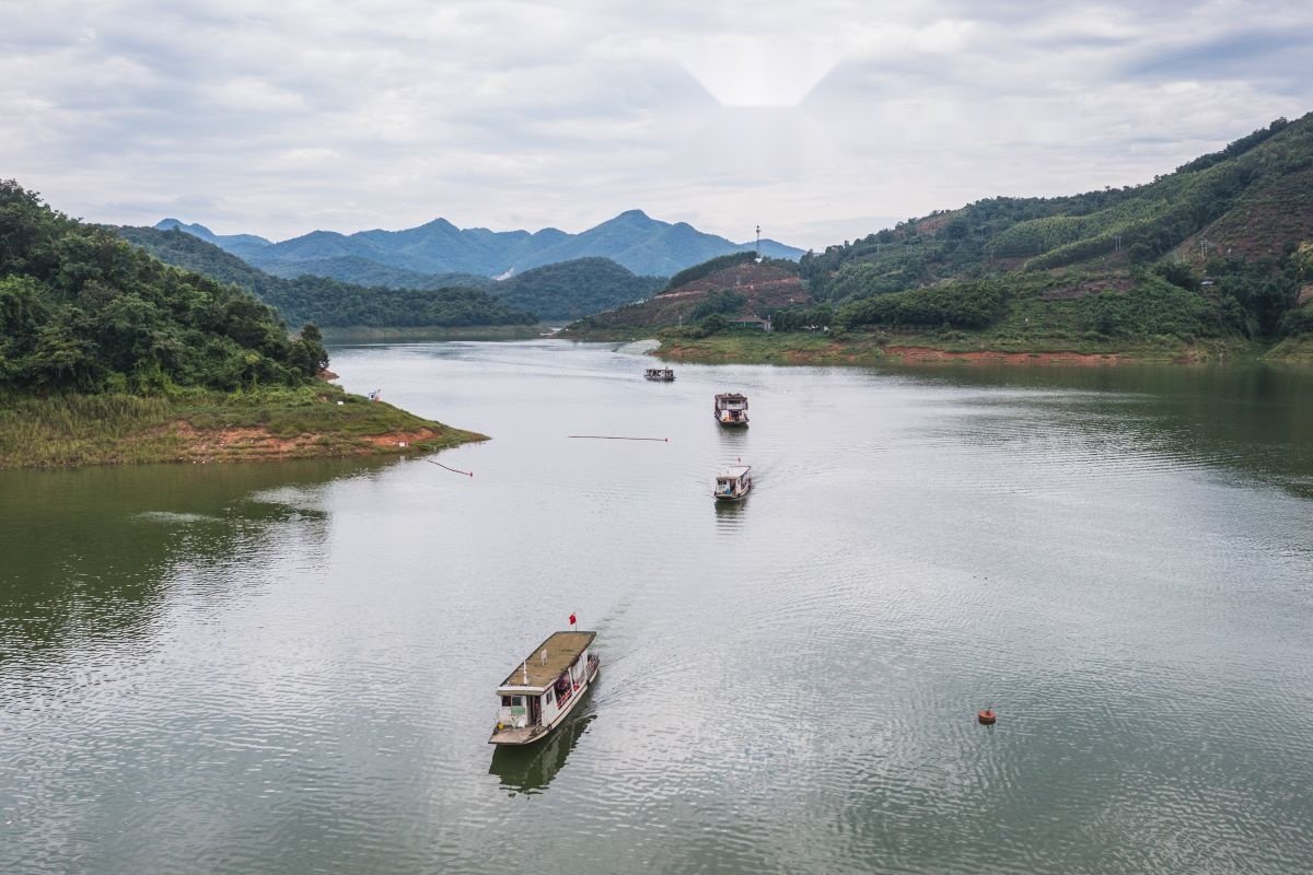 Tujuh Kapal Feri Antar Jemput 329 Pelajar di Perairan Pedalaman Yunnan