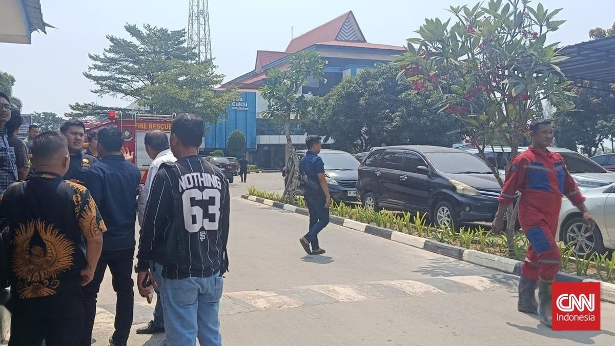 Kebakaran Melanda Gedung Kantor Bea Cukai Batam, Sempat Terdengar Ledakan di Bagian Atap