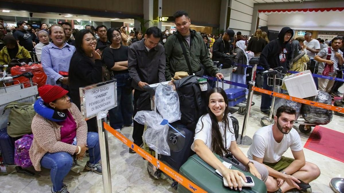 Abu Vulkanik Anak Krakatau Lumpuhkan 33 Penerbangan di Soetta
